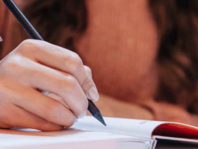 200 idées d&rsquo;écriture par genre : ton nouveau guide pour débloquer ton imagination (et écrire enfin ce fichu&nbsp;roman)